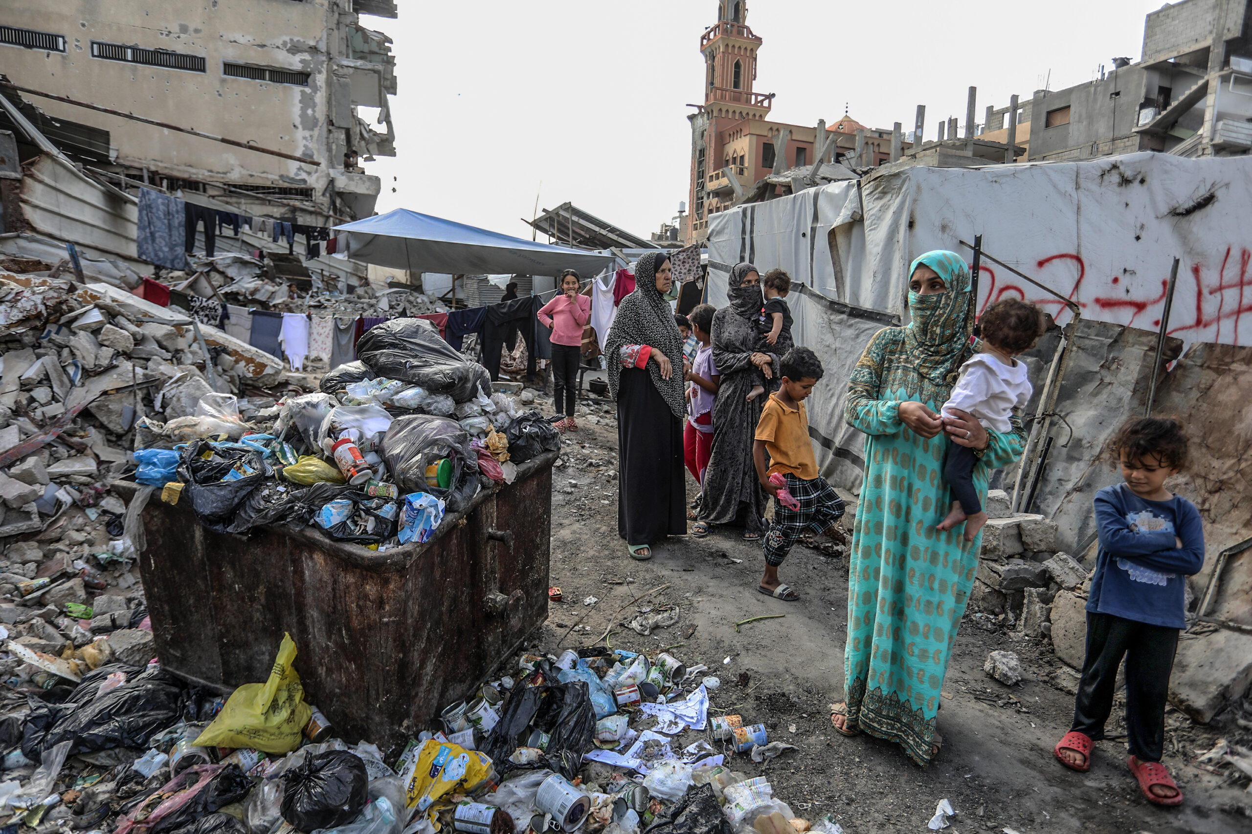 Israeli Shooting at a Gaza Aid Distribution Center Injures 47 - The State Signal