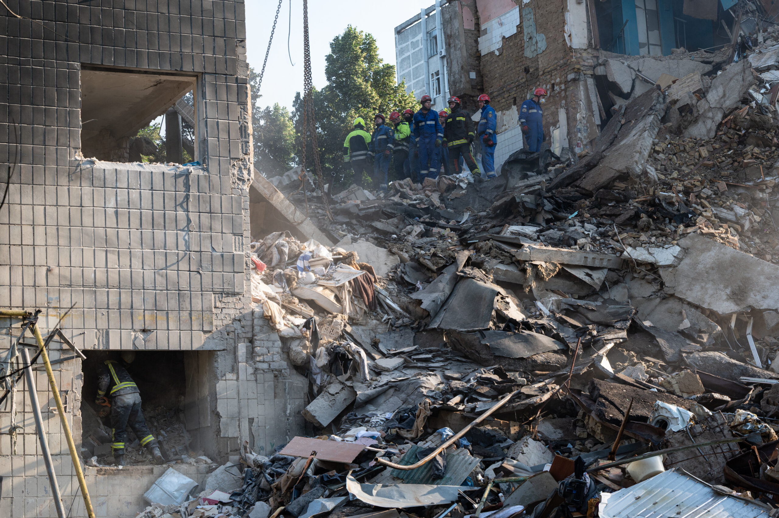 Russian Missile and Drone Attack on Ukraine Kills 15; Zelenskyy - The State Signal