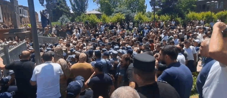 Chaos in Armenia as Police Attempt Arrest of Archbishop Mikael Adjaphanyan - The State Signal