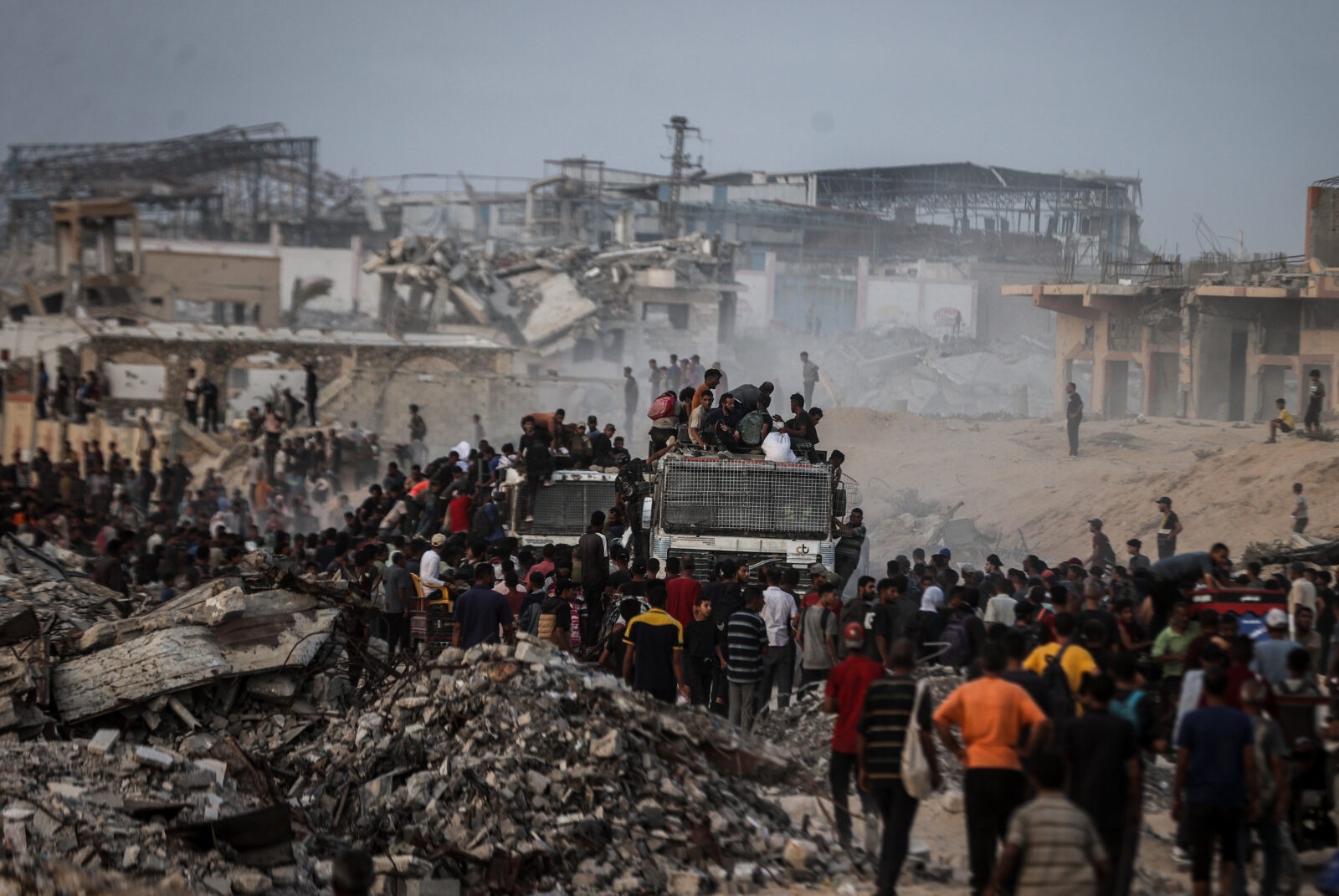 2 Palestinians Killed by Israeli Fire While Seeking Aid - The State Signal