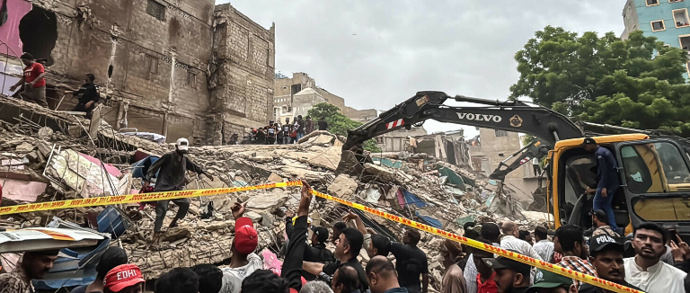 Death Toll After Building Collapse in Pakistan's Karachi Rises to 27 - The State Signal