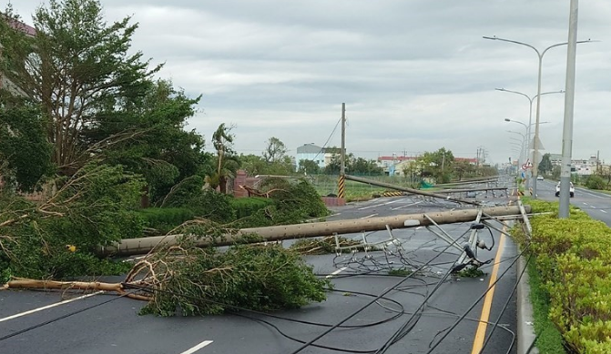Typhoon Danas in Taiwan Kills 2 - The State Signal