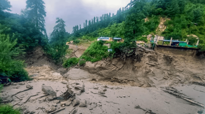 7 Killed After Flash Floods Triggered by Cloudburst Hit Jammu & Kashmir - The State Signal