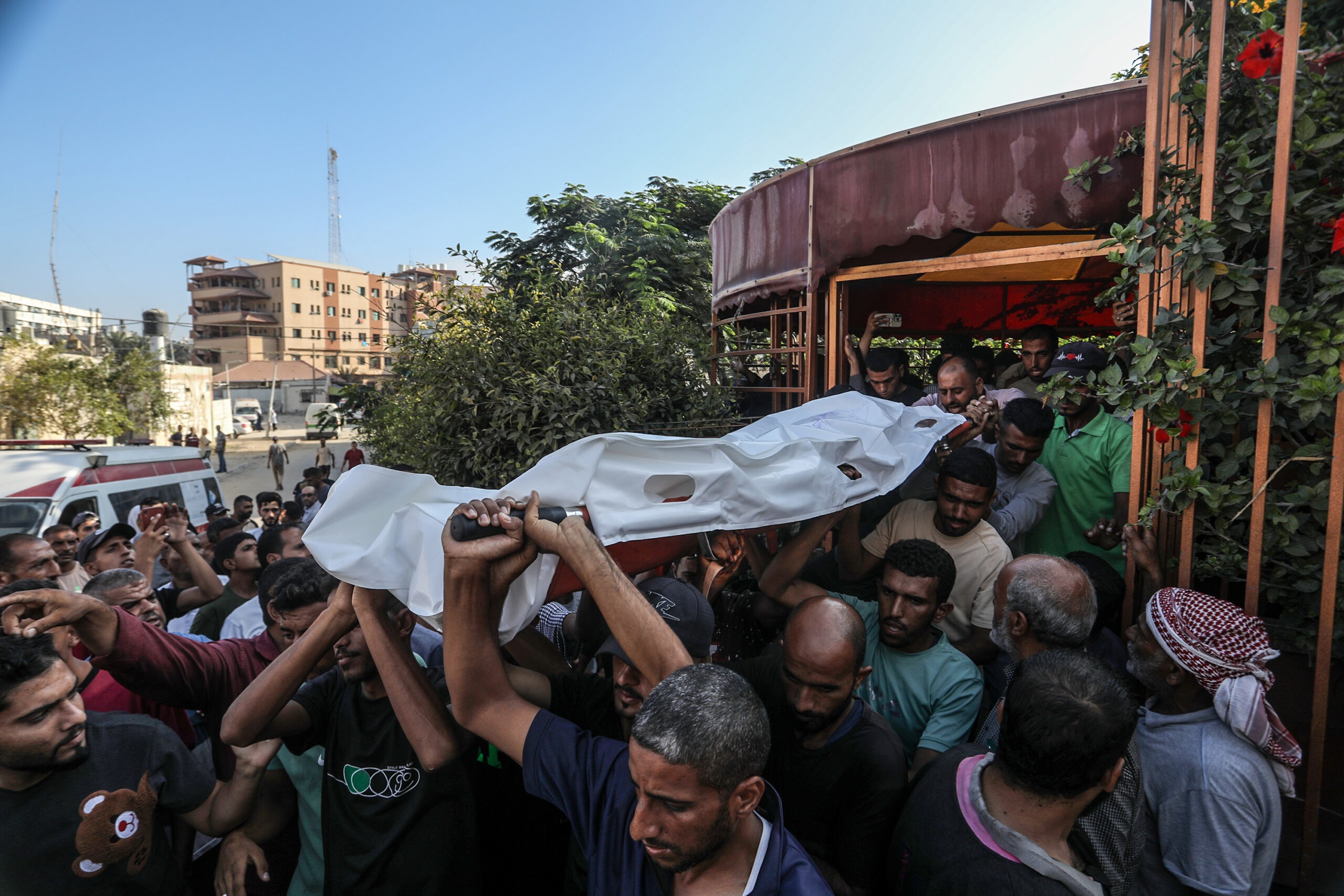 2 Die of Starvation as Gaza Death Toll Reaches 64,871 - The State Signal