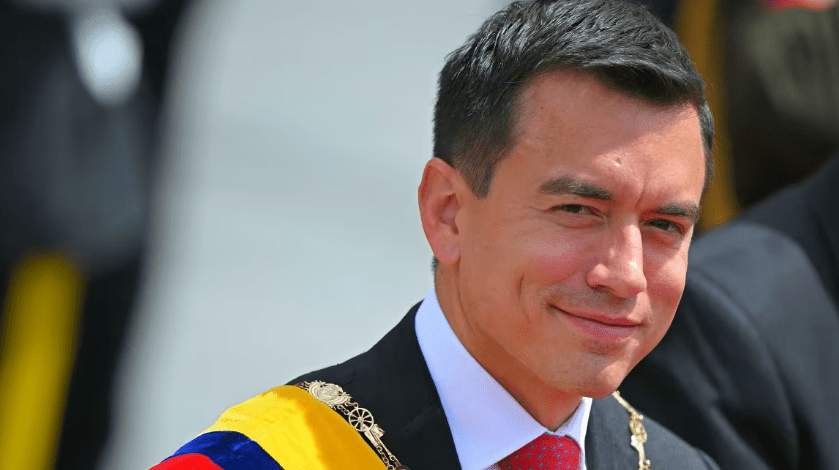 Ecuadorian President Rules Out US Military Base on Galapagos Islands - The State Signal