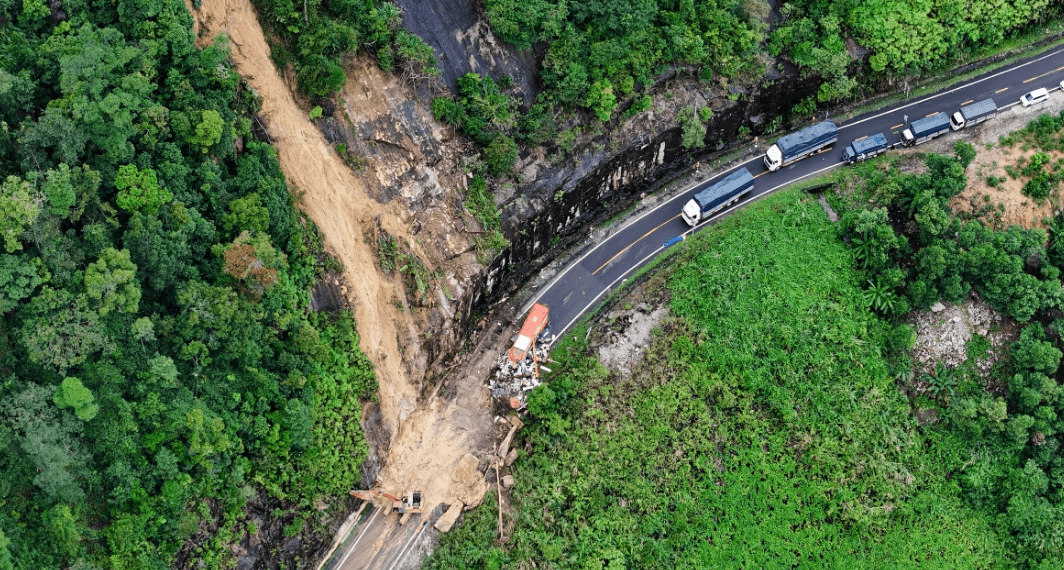 Floods and Landslides in Vietnam Kill 6 - The State Signal