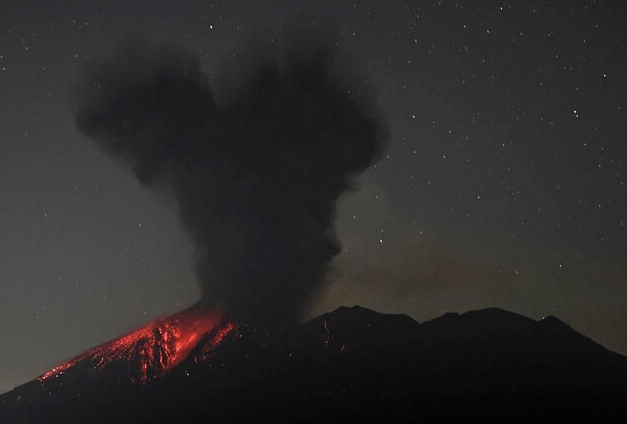 Sakurajima Volcano in Japan Erupts - The State Signal Sakurajima Volcano in Japan Erupts - The State Signal