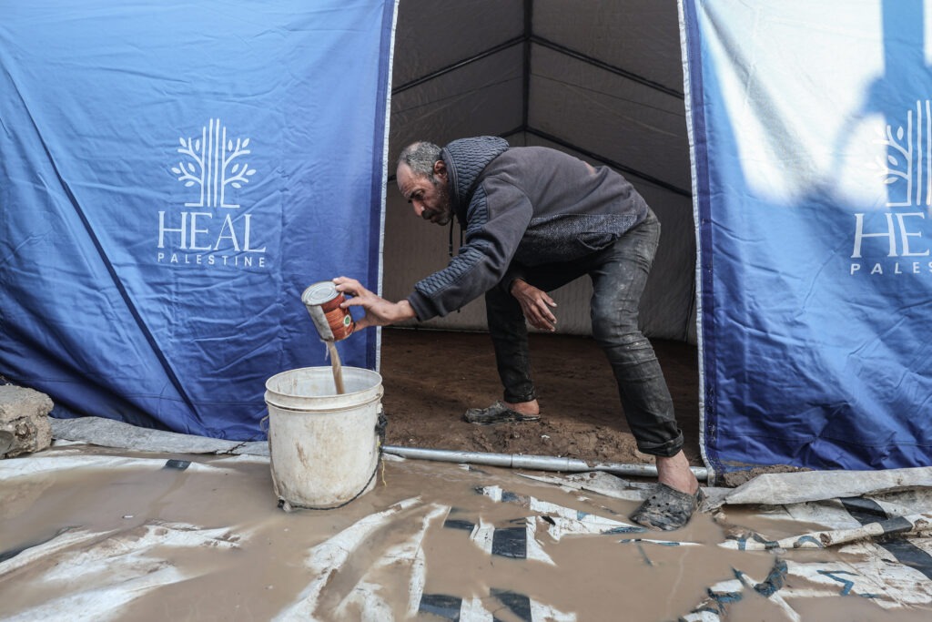 Heavy Rains Flood Hospital and Sweep Away Tents - The State Signal