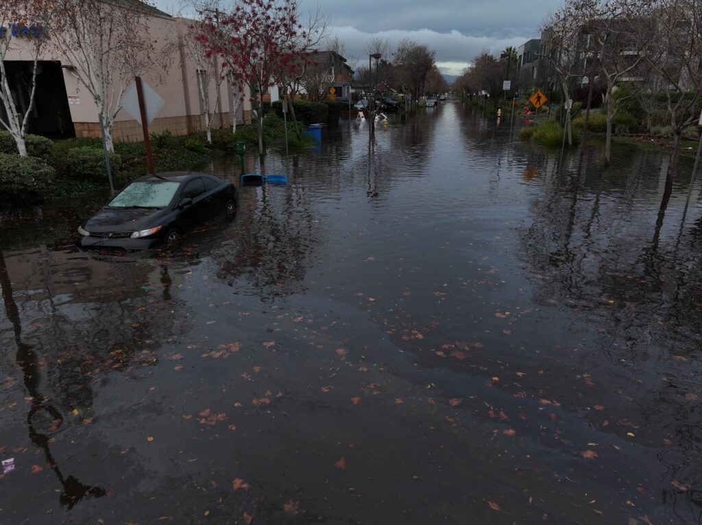 Storms in California Kill 3 on Dec. 25 - The State Signal