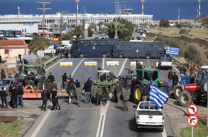 Farmers Protest in Greece Block Roads and Ports - The State Signal Farmers Protest in Greece Block Roads and Port - The State Signal