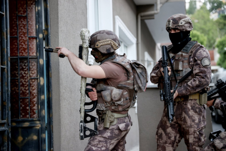 7 Police Officers Injured in an Operation Targeting ISIS in Yalova Turkey - The State Signal