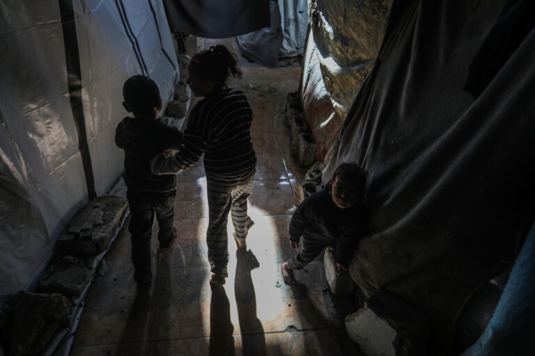 Fire at a Shelter Housing Displaced Palestinians in Gaza City Kills 2 - The State Signal