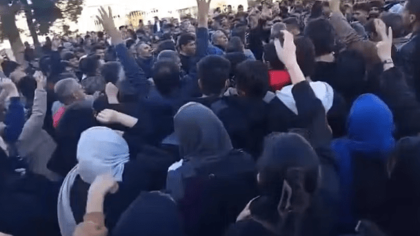 Death Toll in Iran Protests Rise to 42 as Trump's Threats of Intervention Continue Death Toll in Iran Protests Rise to 42 as Trump's Threats of Intervention Continue - The State Signal