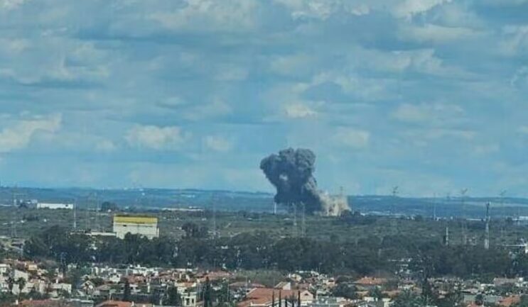 Operation True Promise 4: Iranian Missile Impact in Northern Israel's Hadera Causes Fire - The State Signal Operation True Promise 4: Iranian Missile Impact in Northern Israel's Hadera Causes Fire - The State Signal